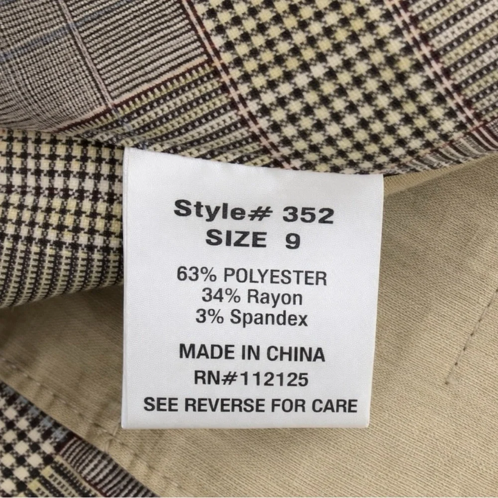 New Celebrity Pink Plaid High-Waist Cuffed Women's Shorts - Beige Plaid